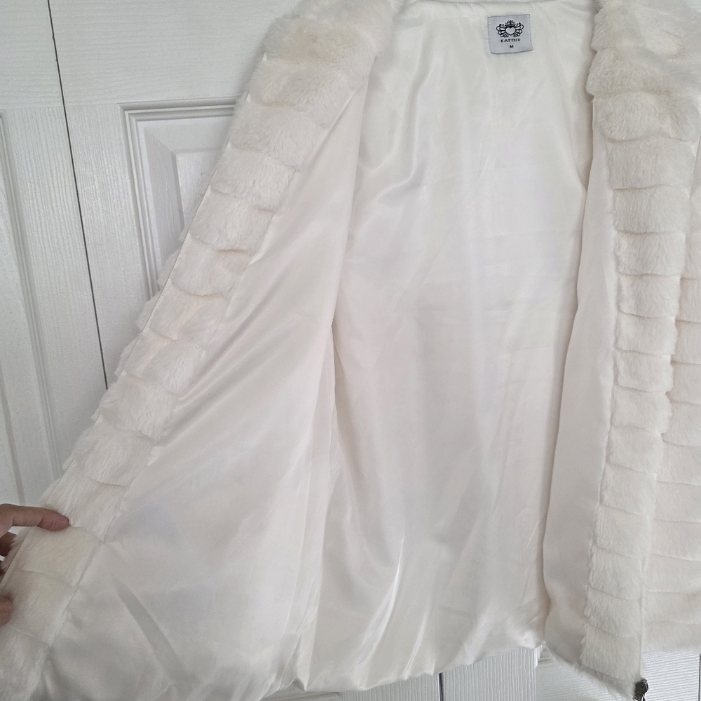 KATYDID | Cream Faux Rabbit Fur Jacket with Pockets Sz M NWT - Picture 5 of 10